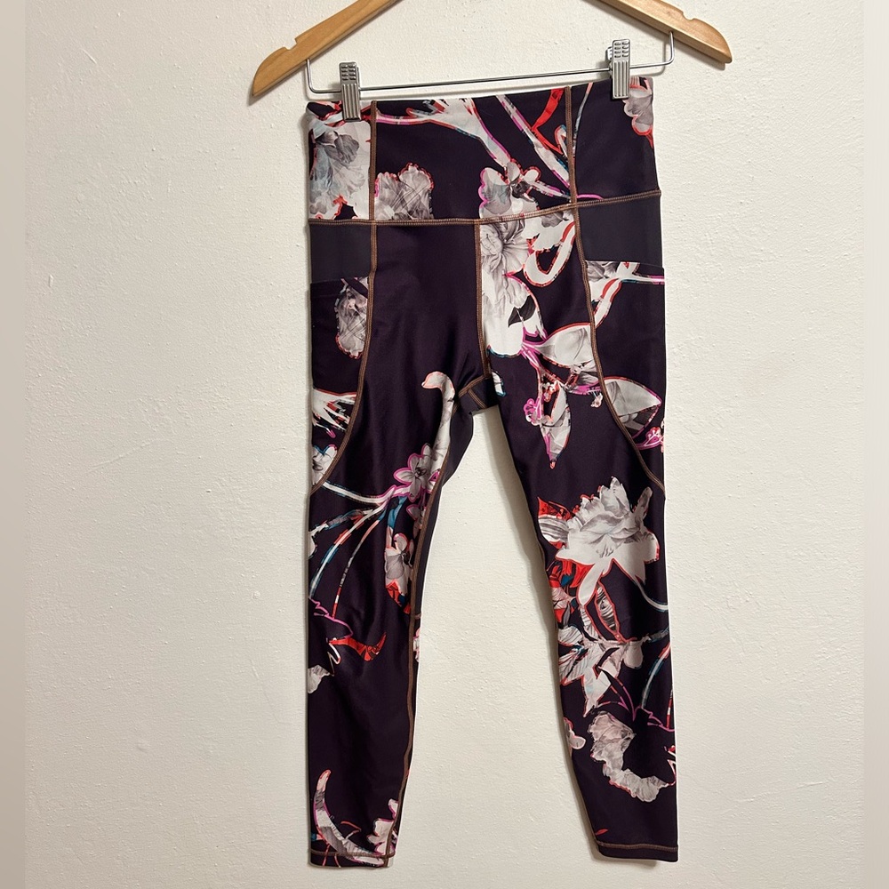 Athleta Women’s Stash Pocket Floral Salutation Tight Leggings Size Small